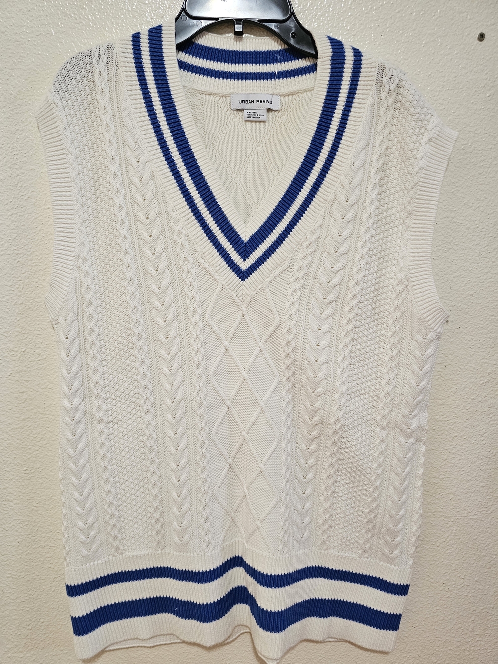 Urban Revivo Preppy Cable Knit Varsity Stripe V-Neck Sweater Vest Size S